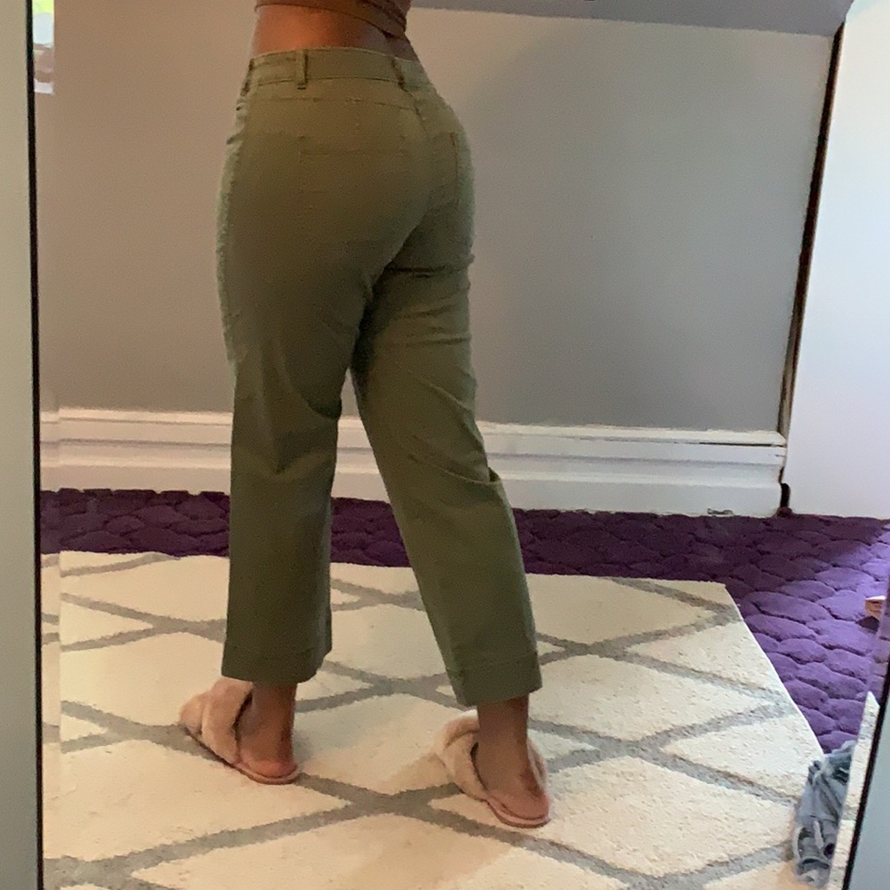 Old Navy green straight legged cropped pants